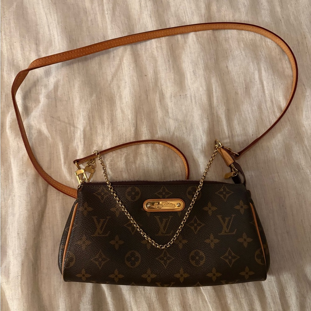LOUIS VUITTON Monogram Eva Clutch Cross-Body Bag